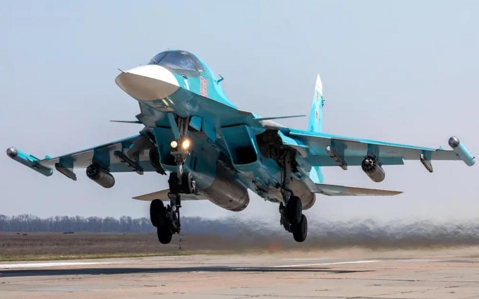 Máy bay ném bom tiền tuyến Su-34 thể hiện sức mạnh đáng sợ tại Ukraine ảnh 5