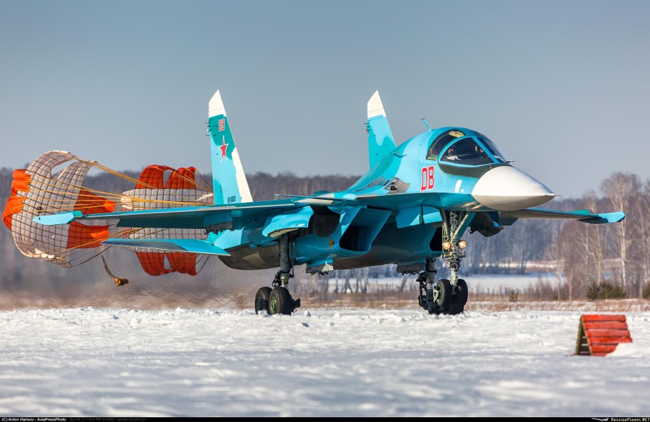 Máy bay ném bom tiền tuyến Su-34 thể hiện sức mạnh đáng sợ tại Ukraine ảnh 12