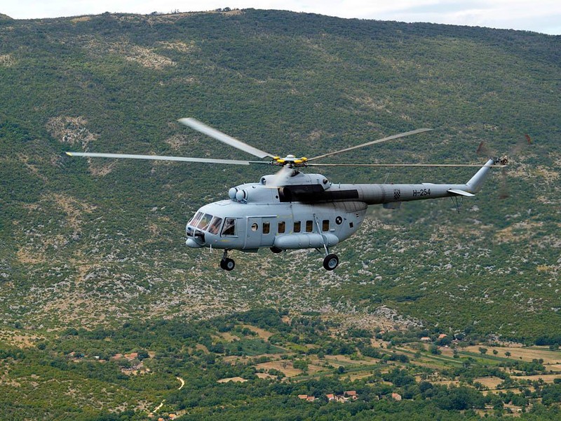 Ukraine nhận số lượng lớn trực thăng Mi-8 từ đối tác bất ngờ ảnh 12