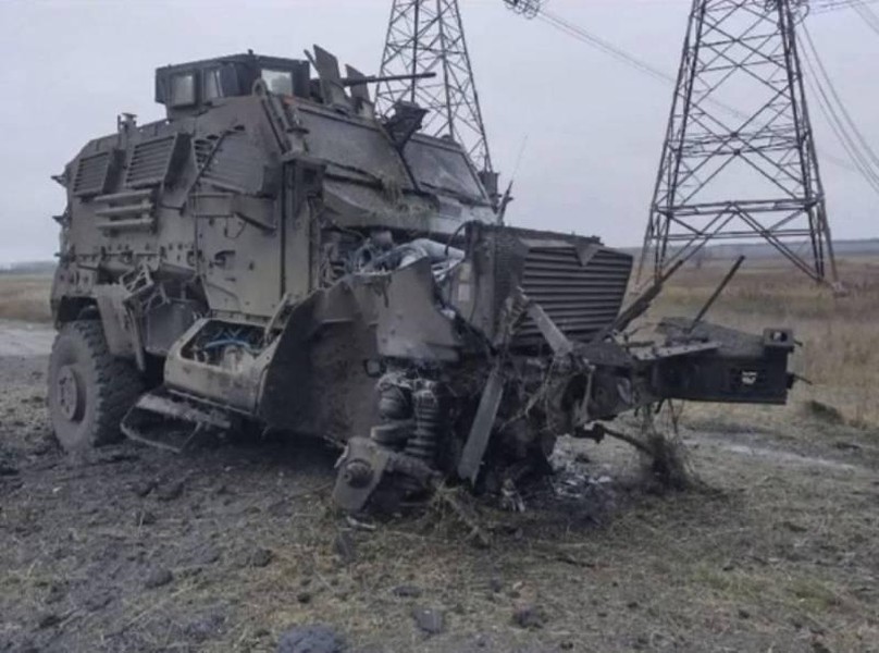 Thiết giáp kháng mìn MaxxPro Mỹ viện trợ Ukraine hỏng nặng sau khi... trúng mìn của Nga ảnh 5