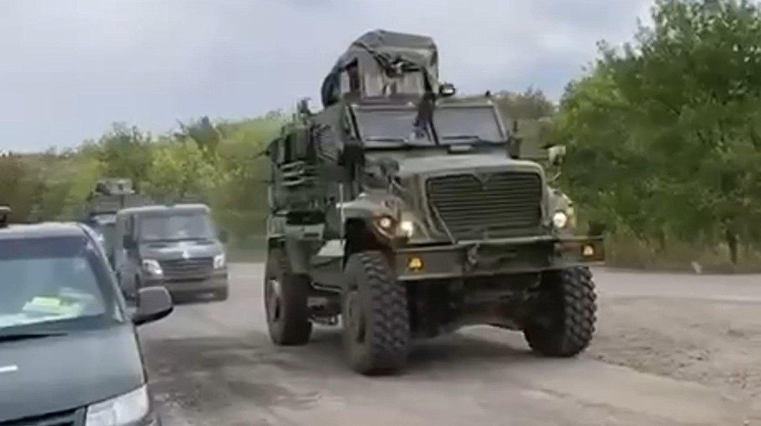 Thiết giáp kháng mìn MaxxPro Mỹ viện trợ Ukraine hỏng nặng sau khi... trúng mìn của Nga ảnh 8