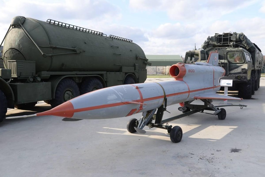 Căn cứ không quân Millerovo thiệt hại khi bị Ukraine tập kích bằng UAV khổng lồ Tu-143 ảnh 7