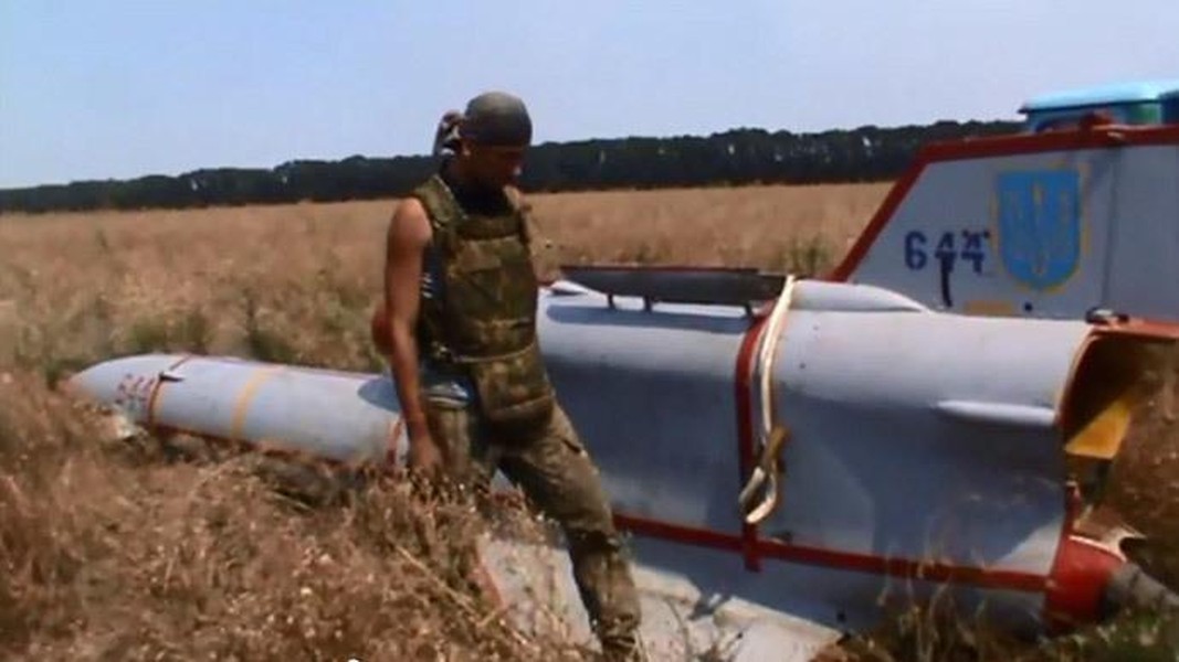 Căn cứ không quân Millerovo thiệt hại khi bị Ukraine tập kích bằng UAV khổng lồ Tu-143 ảnh 10