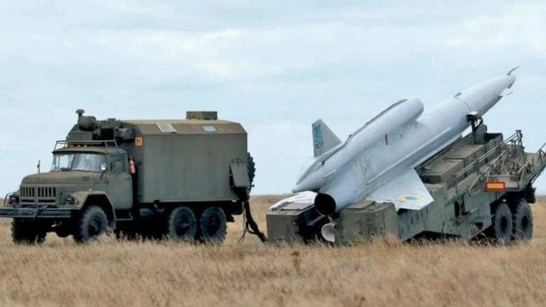 Căn cứ không quân Millerovo thiệt hại khi bị Ukraine tập kích bằng UAV khổng lồ Tu-143 ảnh 15