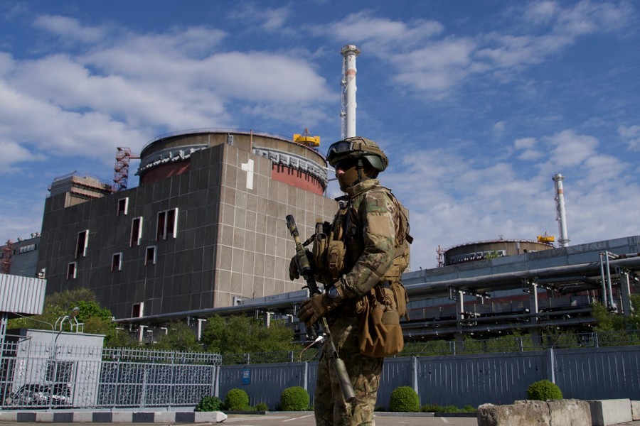 Quân đội Nga chuẩn bị rút khỏi Nhà máy điện hạt nhân Zaporizhzhia ảnh 1