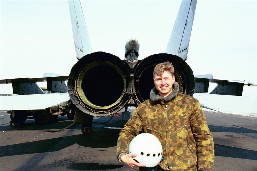 Phi công Mỹ kinh ngạc khi được bay trên tiêm kích MiG-25 tới tận ranh giới vũ trụ ảnh 4