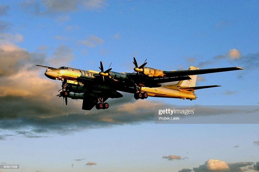Ukraine lo sợ khi Nga dồn hàng chục oanh tạc cơ chiến lược tới căn cứ không quân Engels ảnh 14