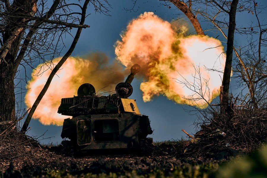 Pháo phản lực Nga thể hiện uy lực lớn trên chiến trường Ukraine ảnh 2