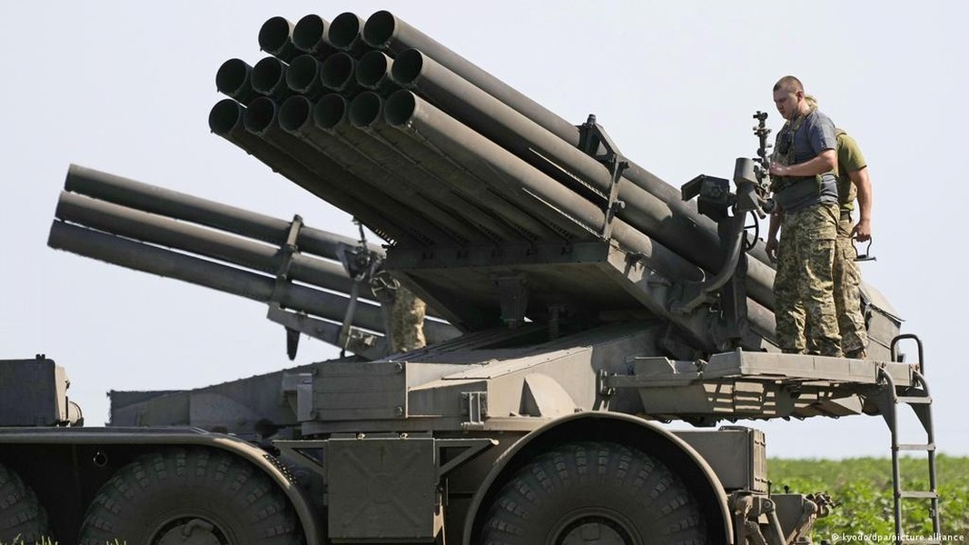 Pháo phản lực Nga thể hiện uy lực lớn trên chiến trường Ukraine ảnh 4