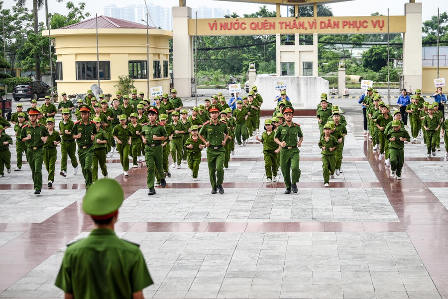 Khoảnh Khắc Đáng Yêu Của Các Em Nhỏ Tham Gia Học Kỳ Công An Ở Học Viện Cảnh  Sát Nhân Dân | Báo Điện Tử An Ninh Thủ Đô