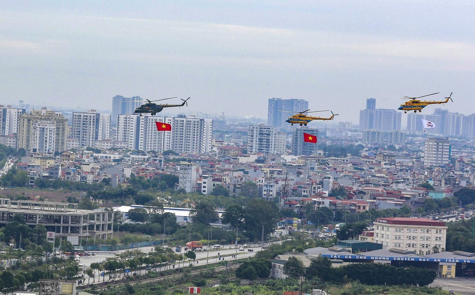 Toàn cảnh buổi tổng duyệt trình diễn ấn tượng của trực thăng và tiêm kích Su-30MK2 ở Hà Nội ảnh 11