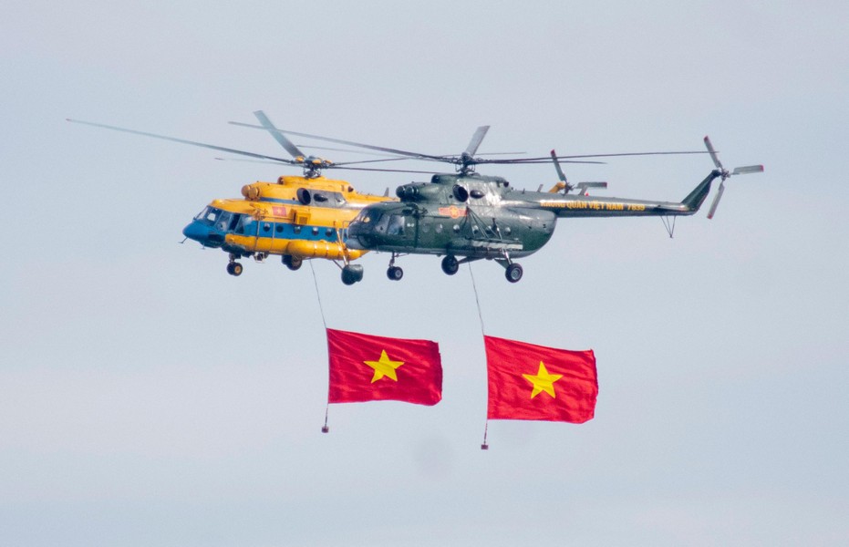 Toàn cảnh buổi tổng duyệt trình diễn ấn tượng của trực thăng và tiêm kích Su-30MK2 ở Hà Nội ảnh 4
