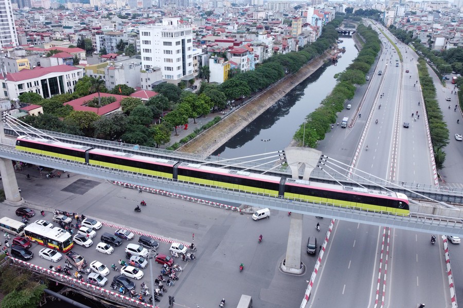 Hình ảnh ấn tượng từ flycam khi tàu đường sắt đô thị Nhổn - ga Hà Nội chạy thử ảnh 14