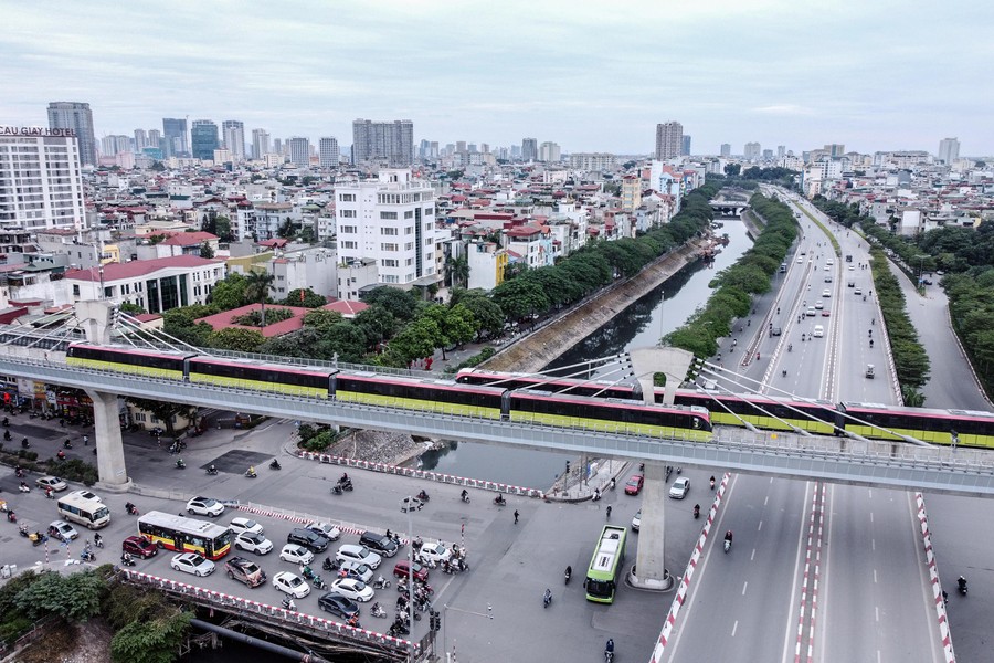 Hình ảnh ấn tượng từ flycam khi tàu đường sắt đô thị Nhổn - ga Hà Nội chạy thử ảnh 6