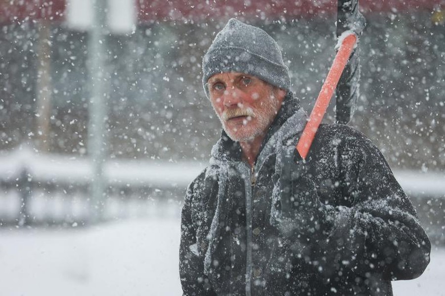Người dân New York vật lộn trong trận bão tuyết lớn nhất năm  ảnh 6