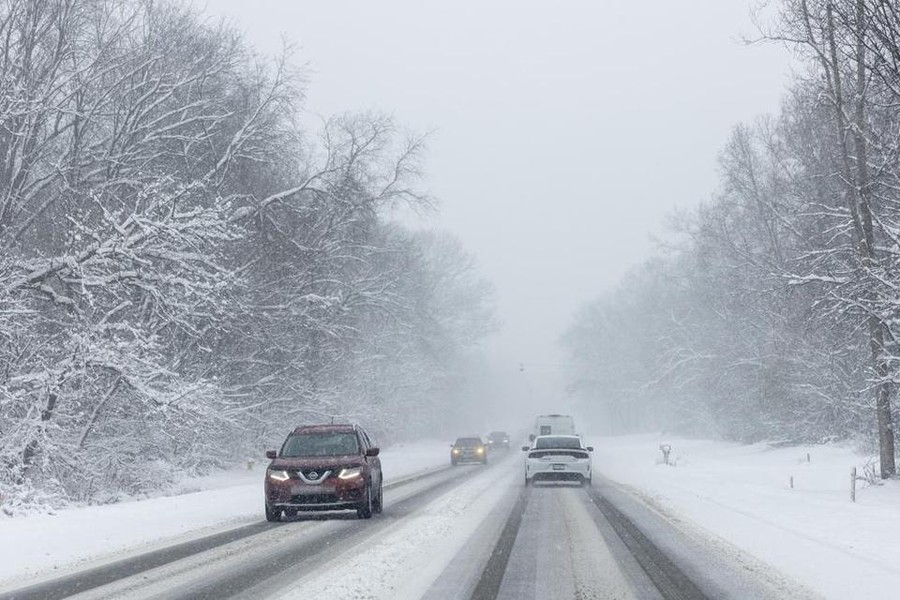 Người dân New York vật lộn trong trận bão tuyết lớn nhất năm  ảnh 16