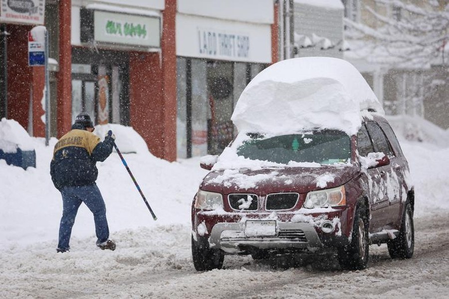 Người dân New York vật lộn trong trận bão tuyết lớn nhất năm  ảnh 2