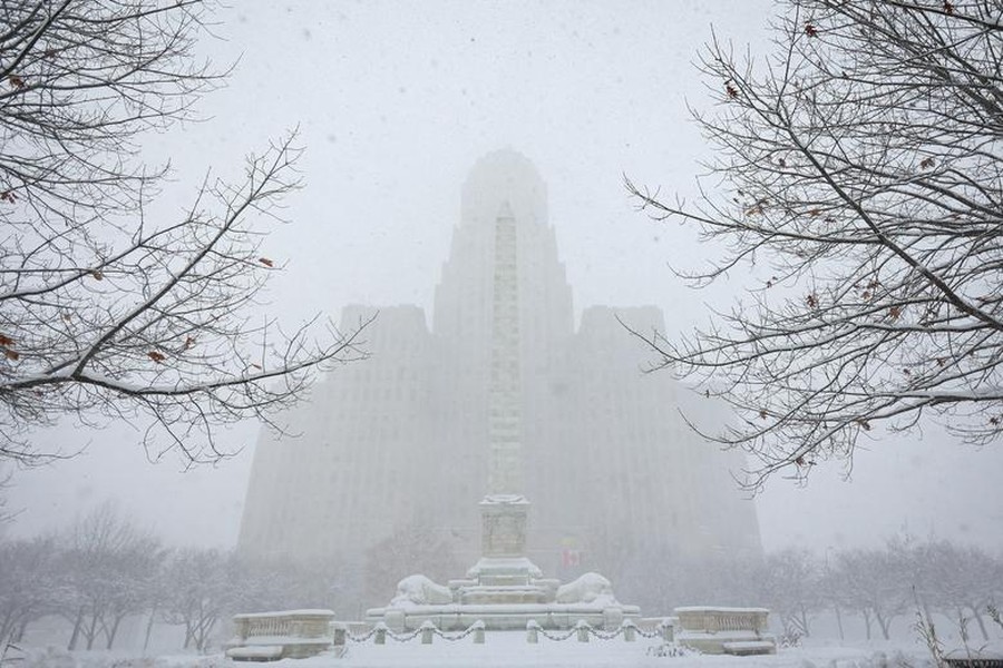 Người dân New York vật lộn trong trận bão tuyết lớn nhất năm  ảnh 8