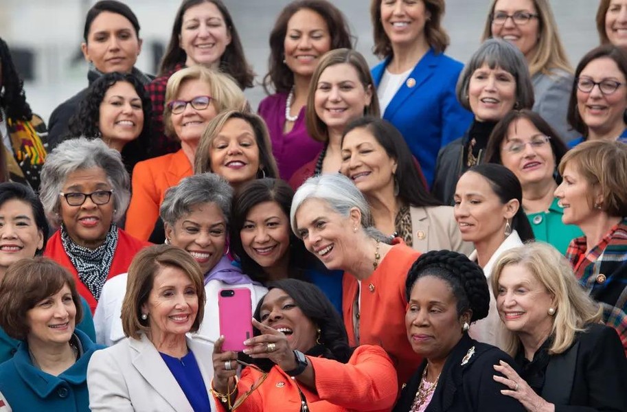 Những dấu mốc đáng nhớ trong sự nghiệp của Chủ tịch Hạ viện Mỹ Nancy Pelosi ảnh 10
