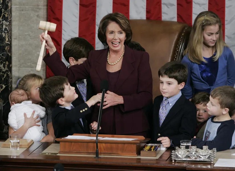Những dấu mốc đáng nhớ trong sự nghiệp của Chủ tịch Hạ viện Mỹ Nancy Pelosi ảnh 3