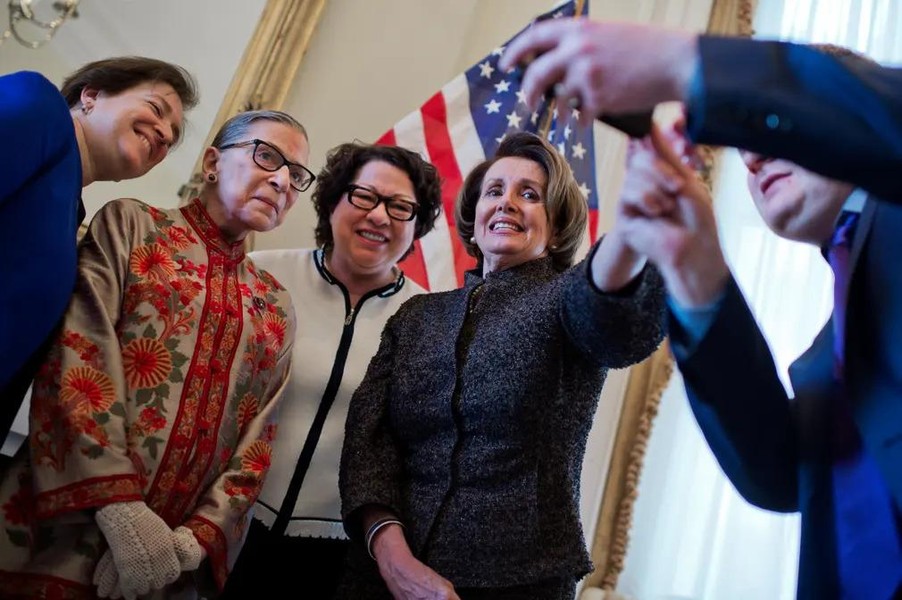 Những dấu mốc đáng nhớ trong sự nghiệp của Chủ tịch Hạ viện Mỹ Nancy Pelosi ảnh 8