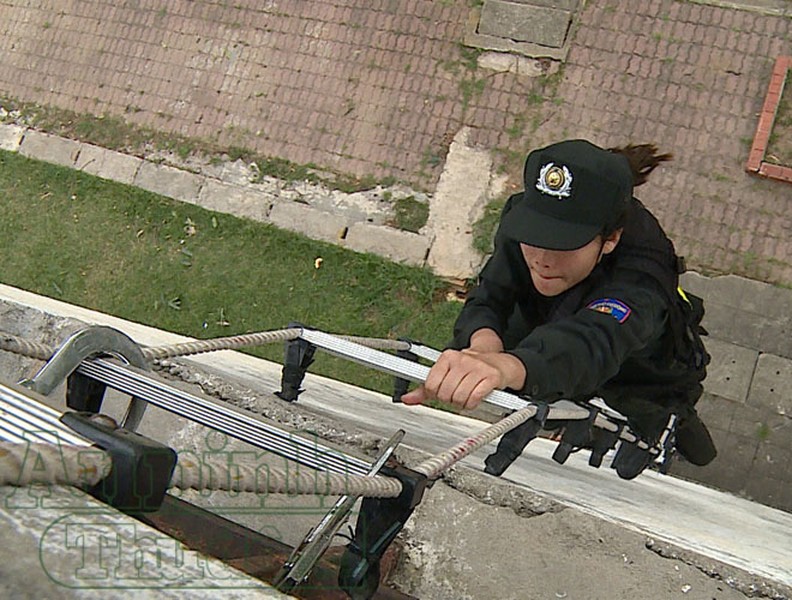 Nữ cảnh sát đặc nhiệm với khí công thâm hậu, võ thuật điêu luyện