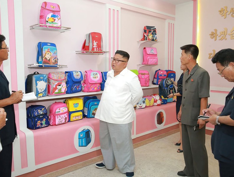[Ảnh] Cận cảnh những chuyến thị sát cơ sở doanh nghiệp của ông Kim Jong-un