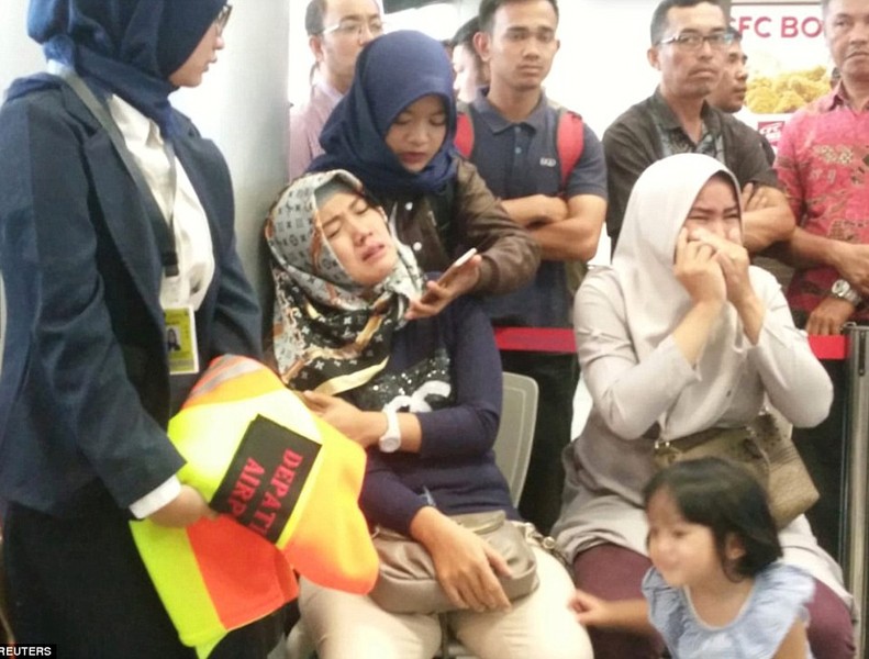 [Ảnh] Những hình ảnh ban đầu về vụ máy bay chở khách Indonesia rơi