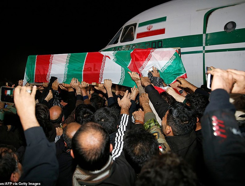 [ẢNH] Cận cảnh biển người Iran thương tiếc Tướng Soleimani