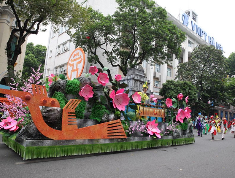 Sôi động carnival đường phố ở Hà Nội