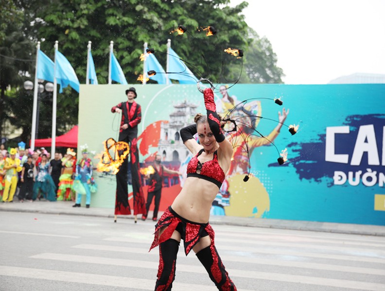 Sôi động carnival đường phố ở Hà Nội