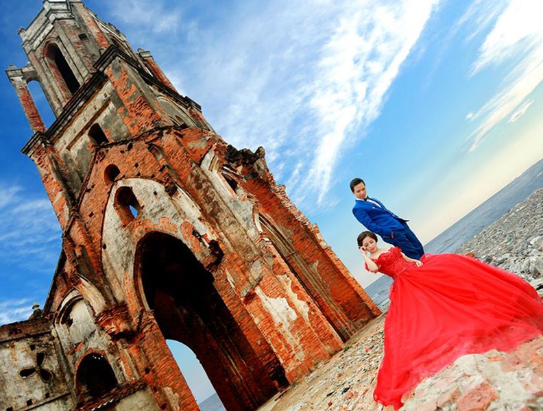 Vẻ đẹp hoang sơ của nhà thờ đổ Nam Định