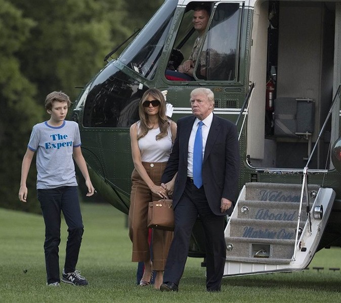 Chùm ảnh Tổng thống Trump đoàn tụ với vợ con ở Nhà Trắng
