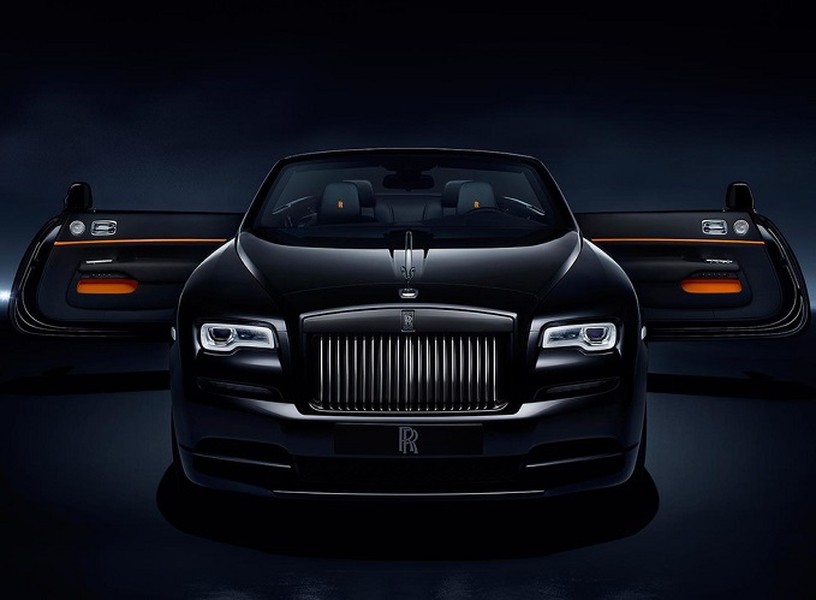 Choáng ngợp trước vẻ sang trọng của Rolls-Royce Dawn Black Badge