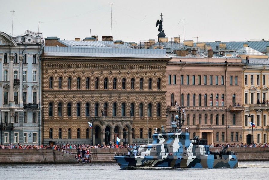 [ẢNH] Nga phô diễn sức mạnh hải quân trong lễ duyệt binh hoành tráng