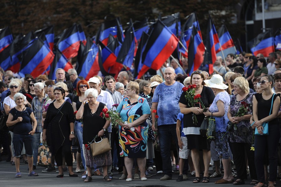 [ẢNH] 120.000 người đến dự đám tang của lãnh đạo phe li khai miền đông Ukraine
