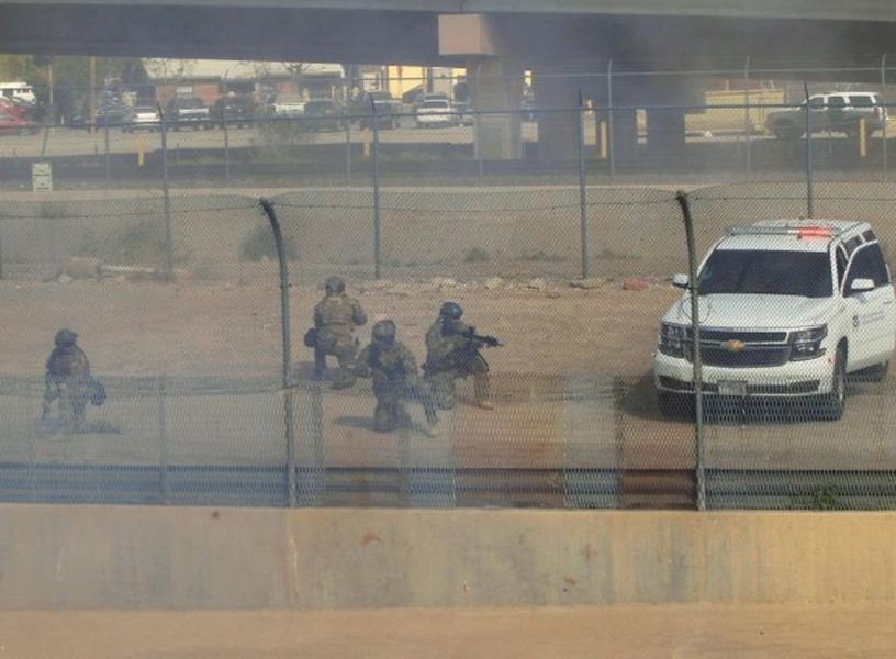 [ẢNH] Binh lính Mỹ lập hàng rào thép gai ngăn người nhập cư ở biên giới