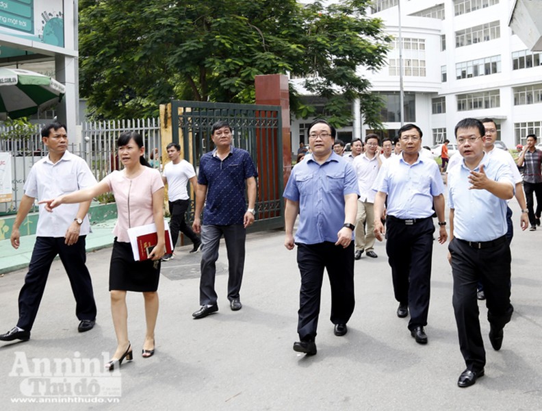 Lãnh đạo thành phố Hà Nội thăm hỏi bệnh nhân sốt xuất huyết