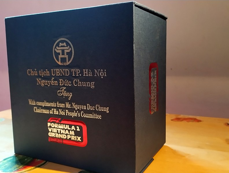 Cận ảnh Trống đồng gốm Chu Đậu mà Hà Nội tặng các phóng viên tại Hội nghị Thượng đỉnh Mỹ - Triều