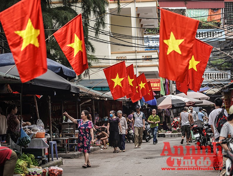 Hình ảnh ấn tượng sáng 30-4, kỷ niệm 45 năm thống nhất đất nước ở Hà Nội