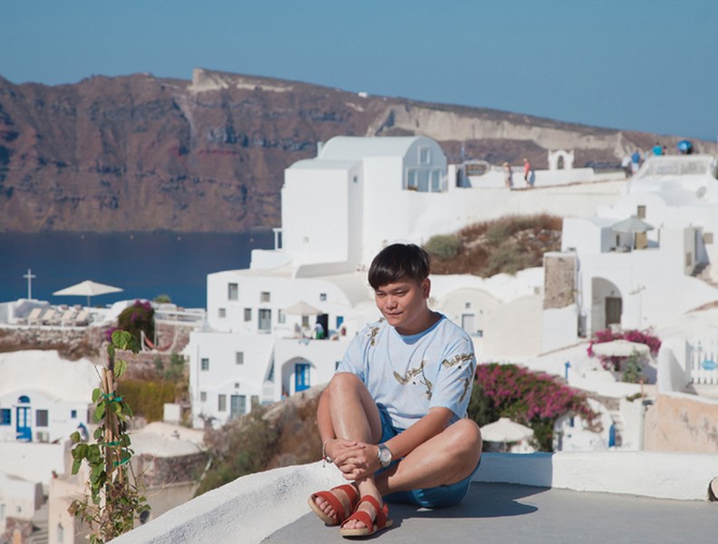 Diễn viên Trịnh Tú Trung khám phá cuộc sống thiên đường ở Santorini