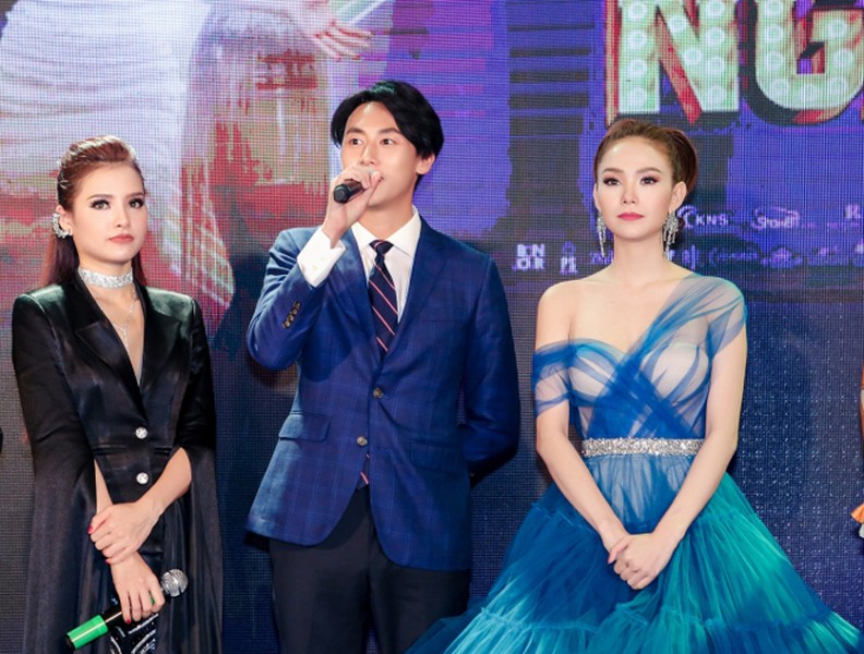 Rocker Nguyễn không rời Minh Hằng nửa bước trong buổi công chiếu 