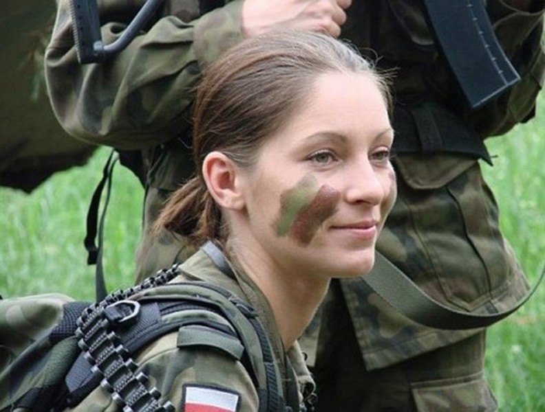 Ngắm chân dung các nữ quân nhân quốc tế 
