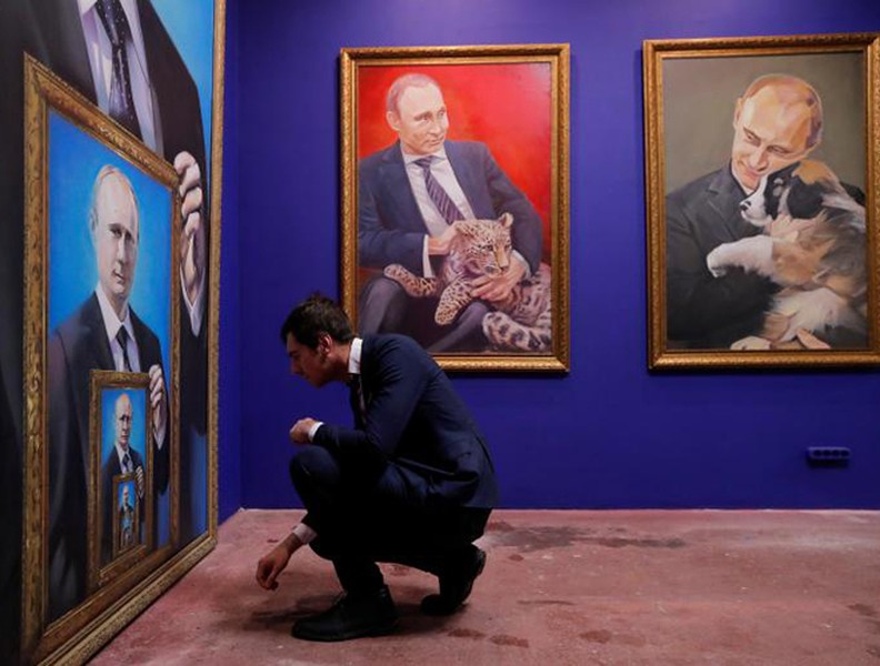 Triển lãm tranh... lạ: Siêu Putin!