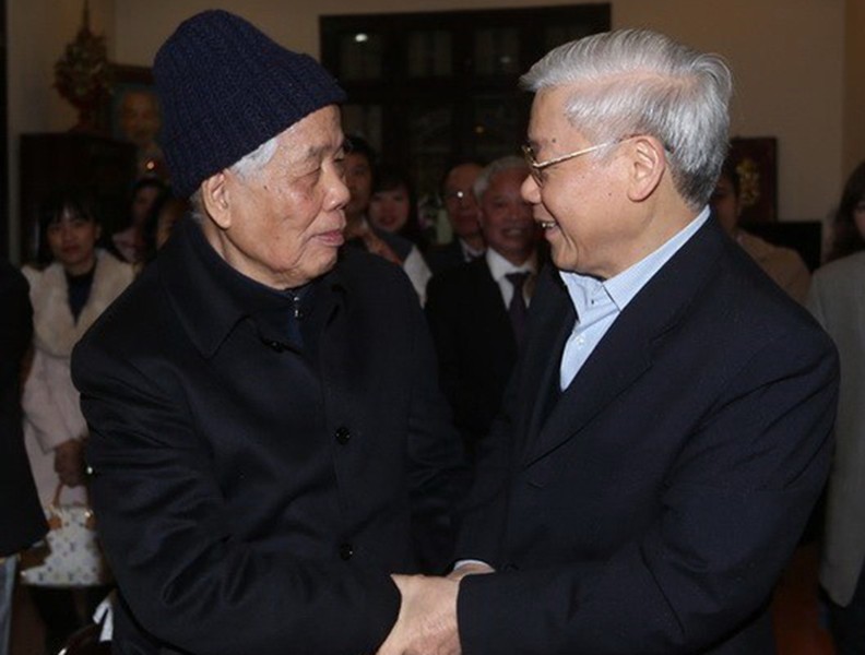 Hình ảnh về Tổng Bí thư Nguyễn Phú Trọng và nguyên Tổng Bí thư Đỗ Mười