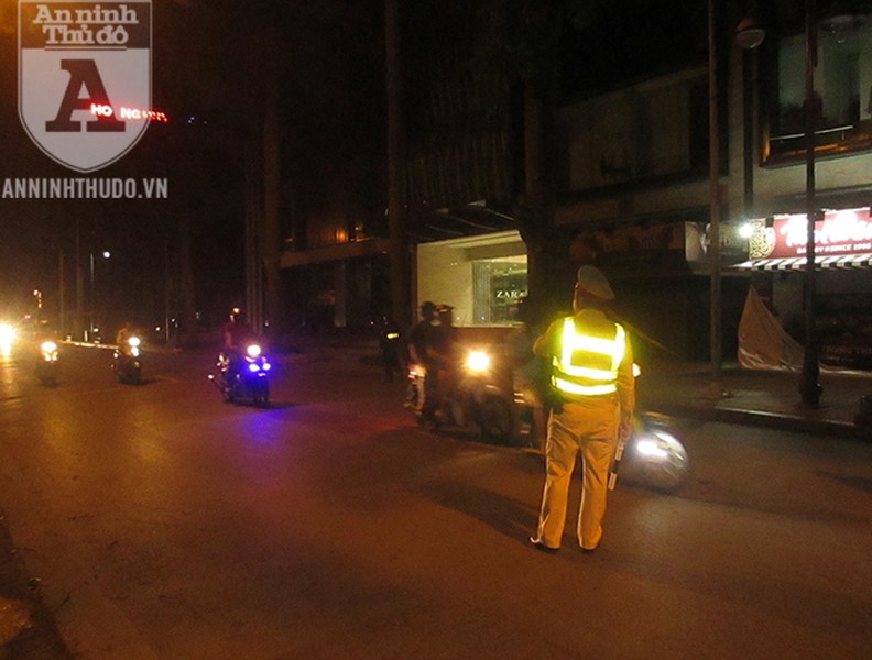 [ẢNH] Sát cánh cùng Cảnh sát 141 Hà Nội trong đêm chống đua xe