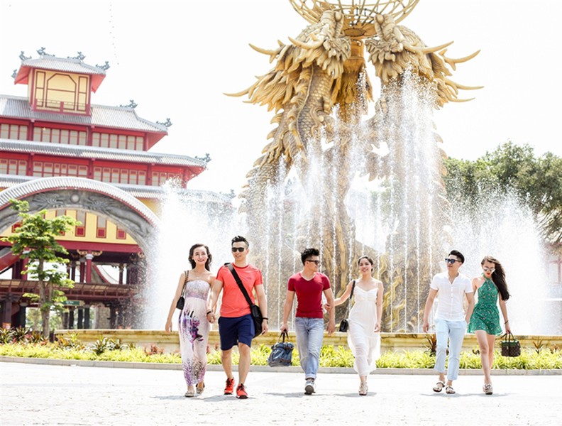 Giải cơn khát giữa hè với Typhoon Water Park Hạ Long