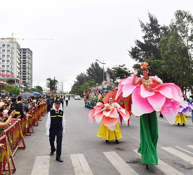 Người dân Thanh Hóa háo hức với Carnival đường phố lần đầu tiên