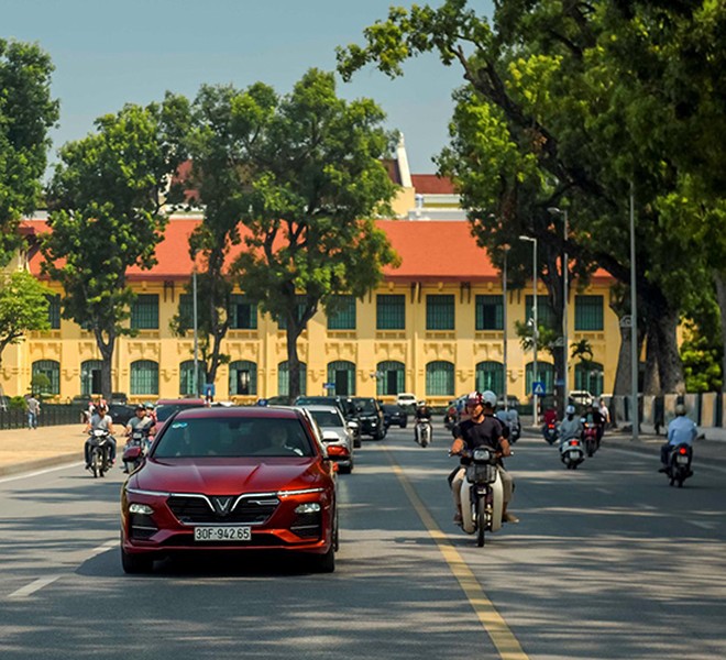 Diễu phố Hà Nội, dàn xe VinFast Lux thu hút mọi ánh nhìn