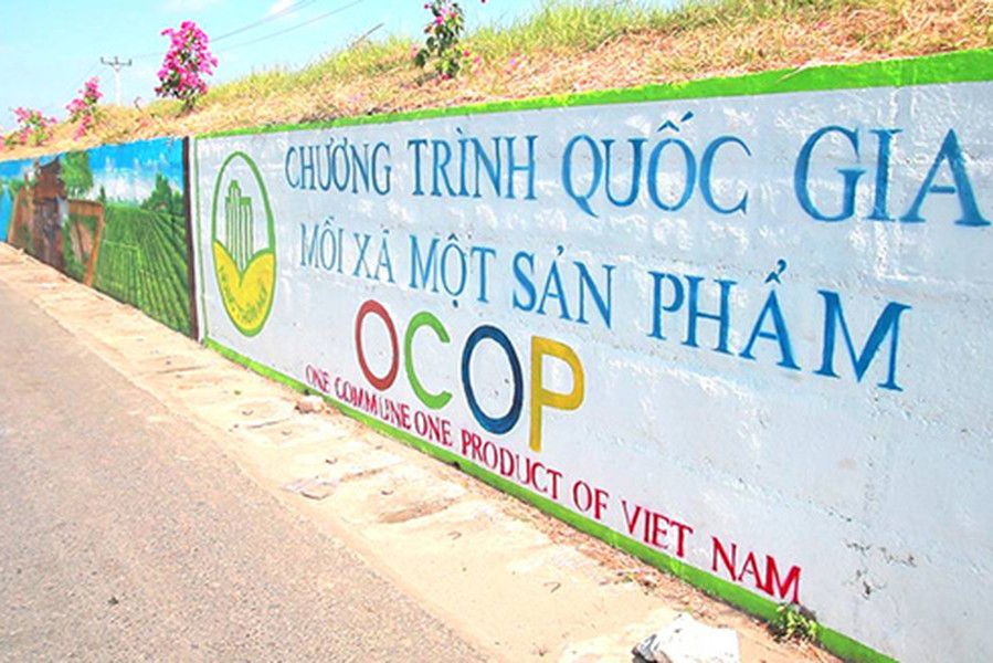 Con đường bích họa ở ngoại thành Hà Nội